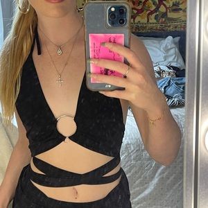 halter ring top in black!
